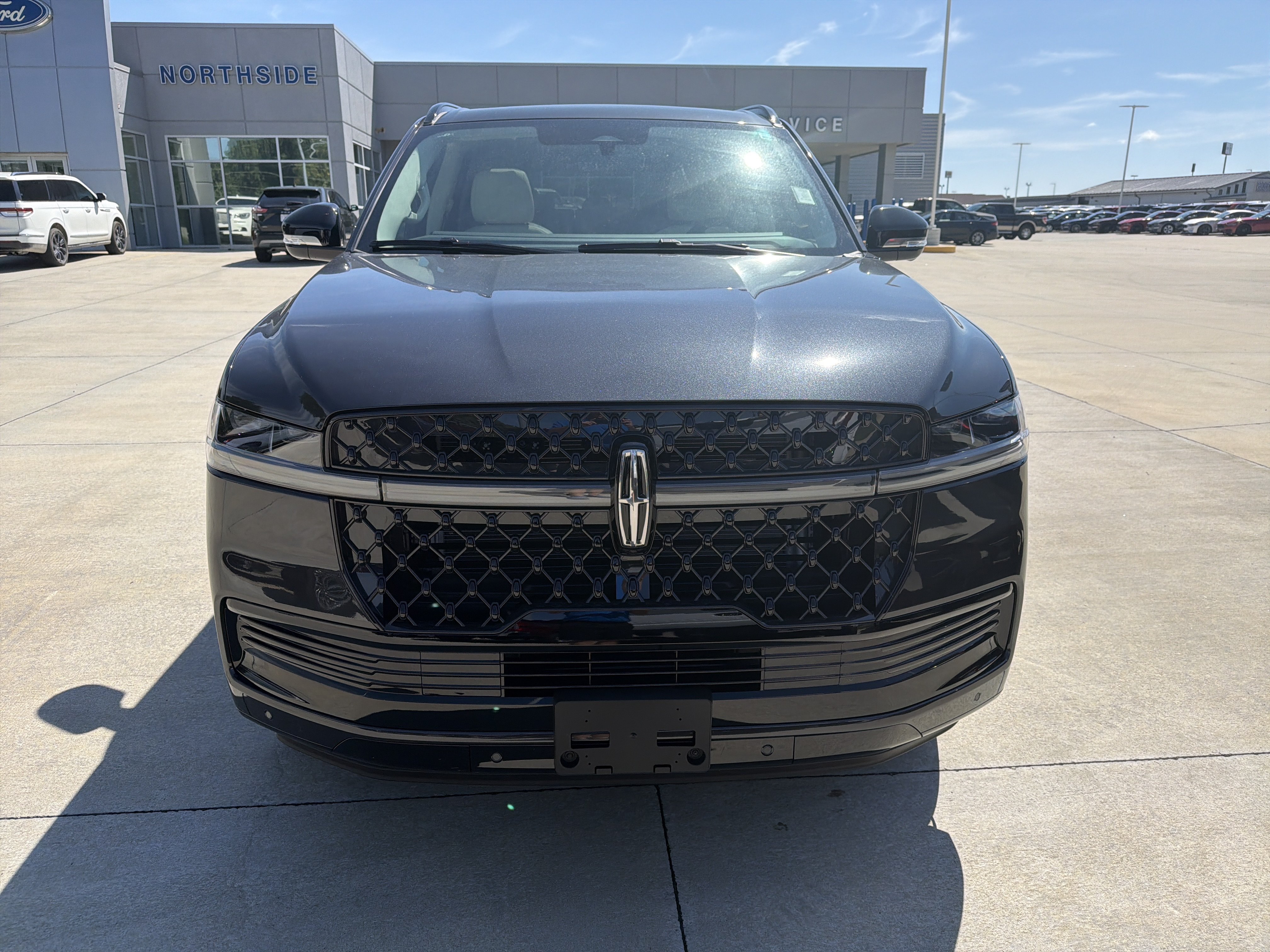 New 2027 Lincoln Navigator L Reserve AWD/4WD image 2