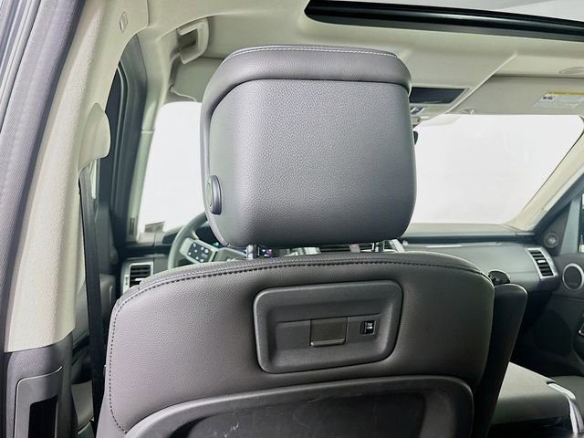 Used 2024 Land Rover Discovery S image 27