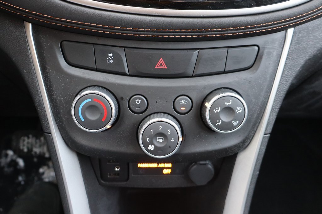 Used 2022 Chevrolet Trax LT w/ LT Convenience Package image 13