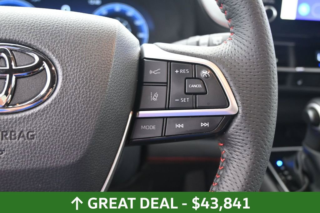 Used 2025 Toyota Sienna XSE AWD/4WD image 19
