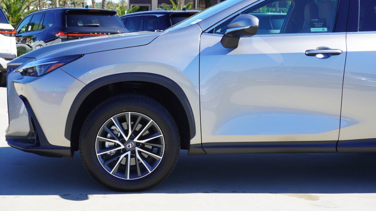 Used 2025 Lexus NX 250 FWD w/ Towing Package (2000 Lbs) image 10