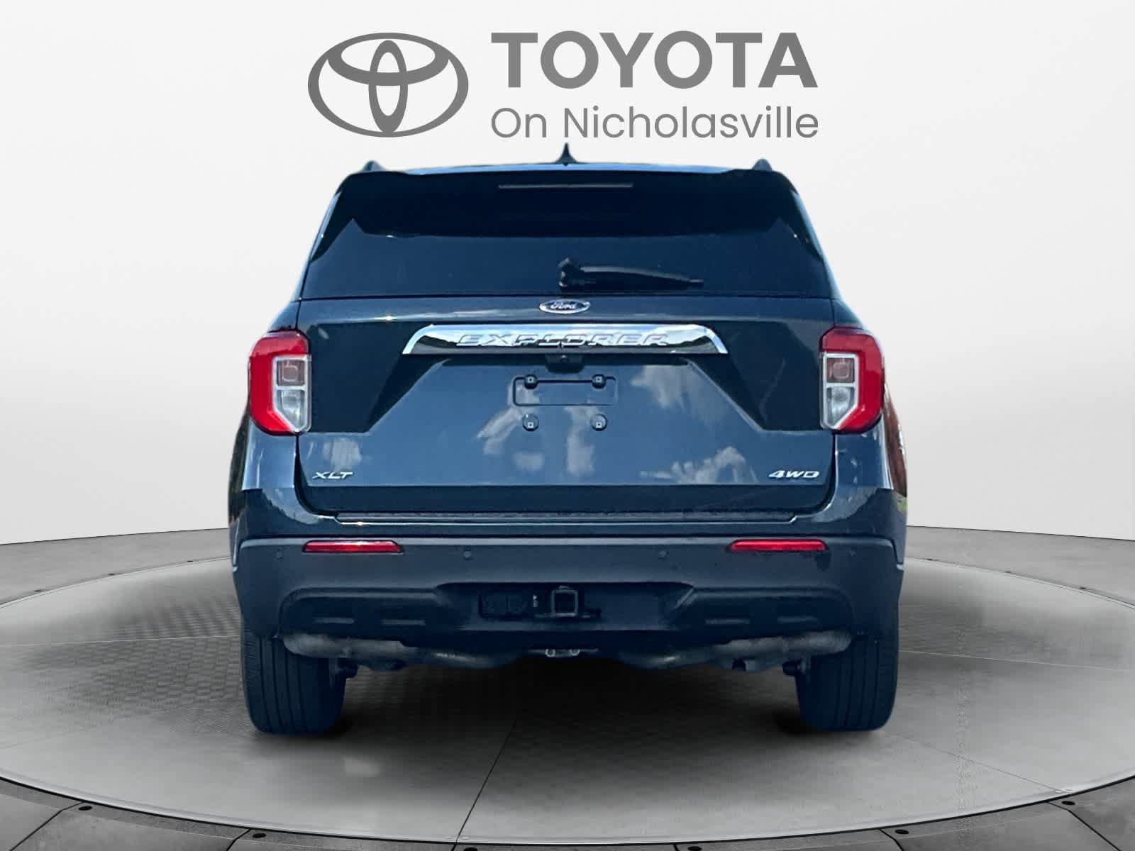 Used 2022 Ford Explorer XLT w/ Class IV Trailer Tow Package AWD/4WD image 4