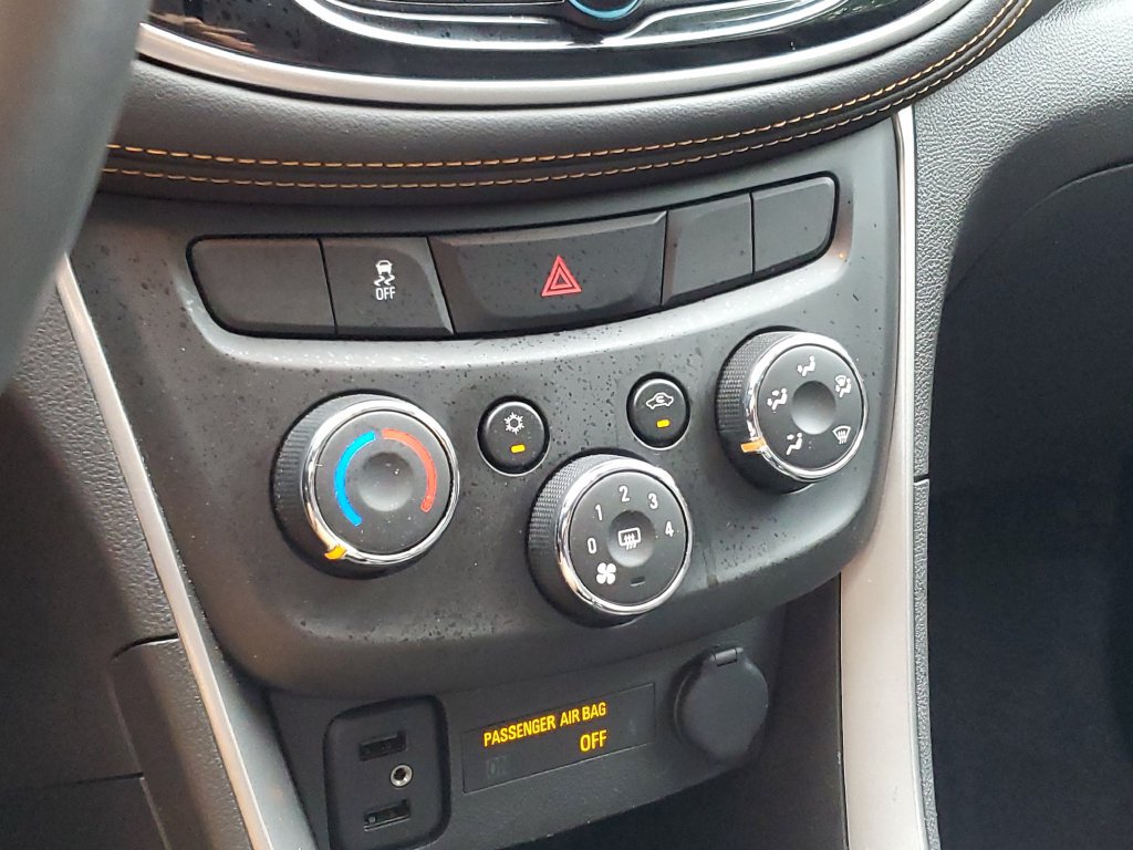 Used 2022 Chevrolet Trax LT w/ Sport Edition FWD image 27