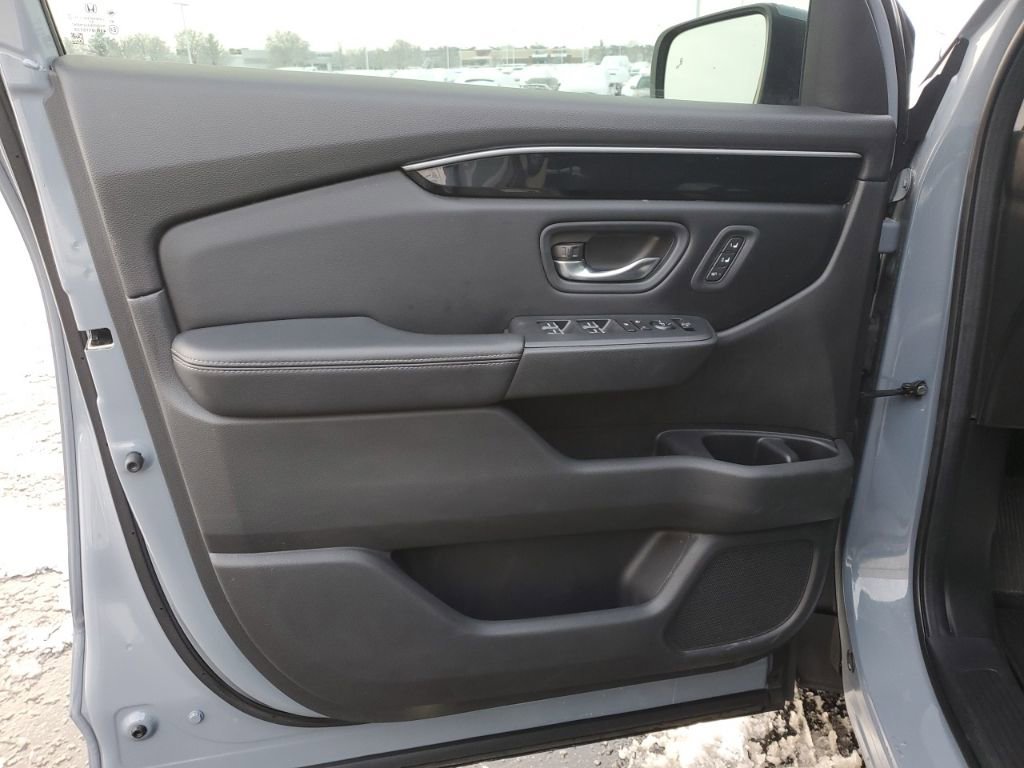 Used 2023 Honda Pilot Touring image 32