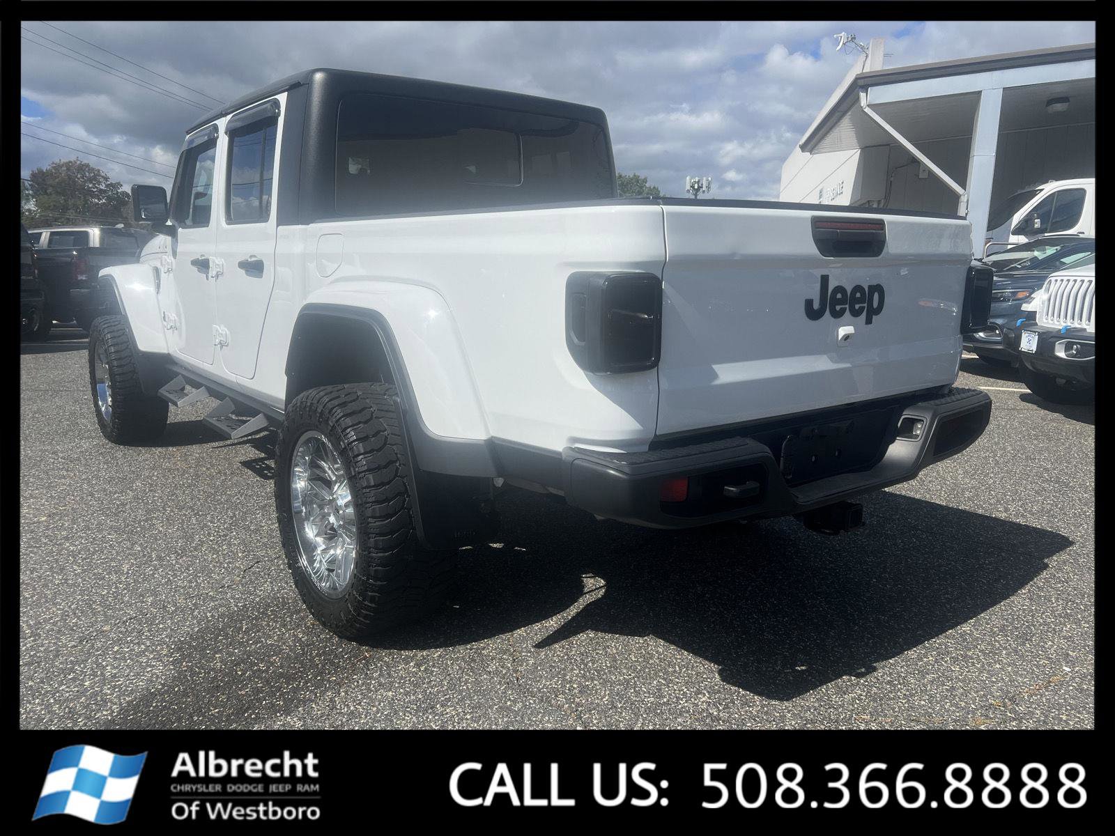 Used 2022 Jeep Gladiator Sport image 3