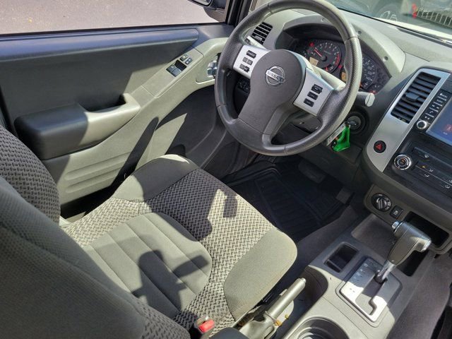 Used 2019 Nissan Frontier SV image 3