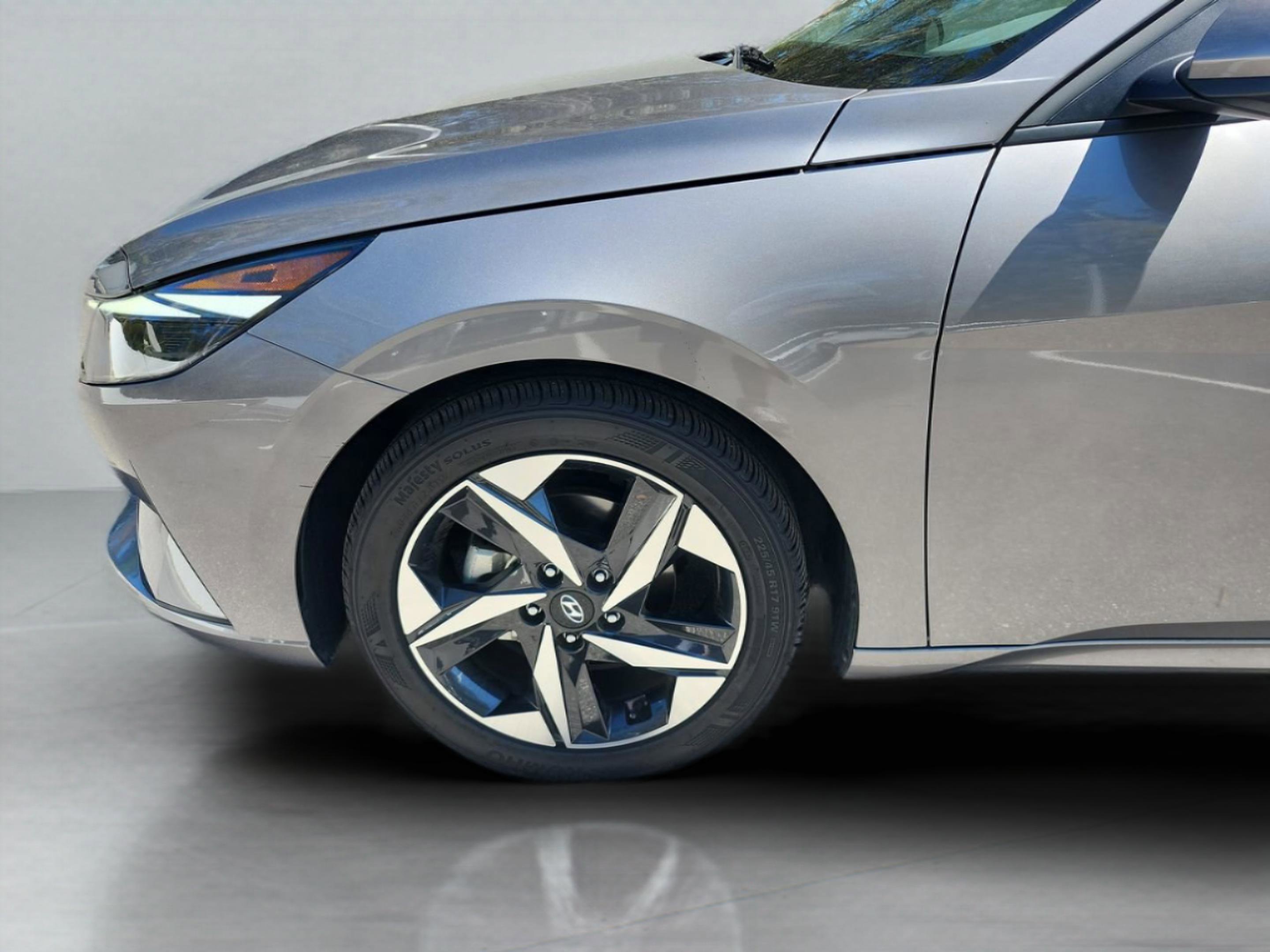 Used 2023 Hyundai Elantra SEL w/ Convenience Package image 30