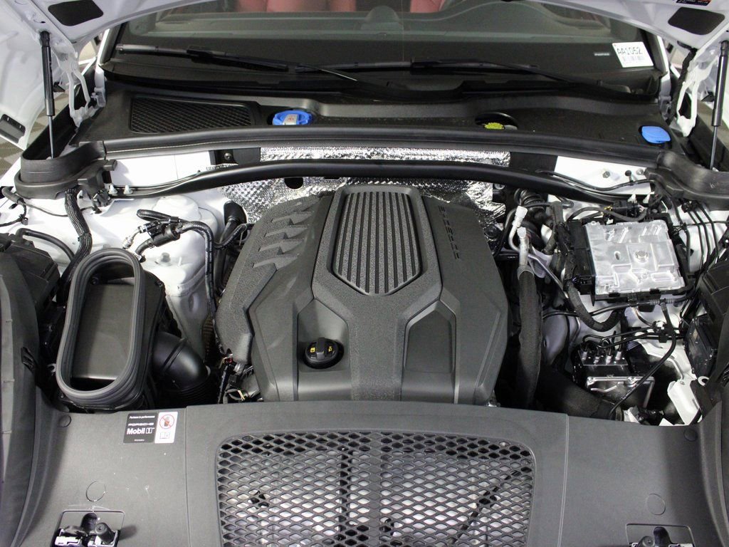 Certified 2026 Porsche Macan Turbo AWD/4WD image 40