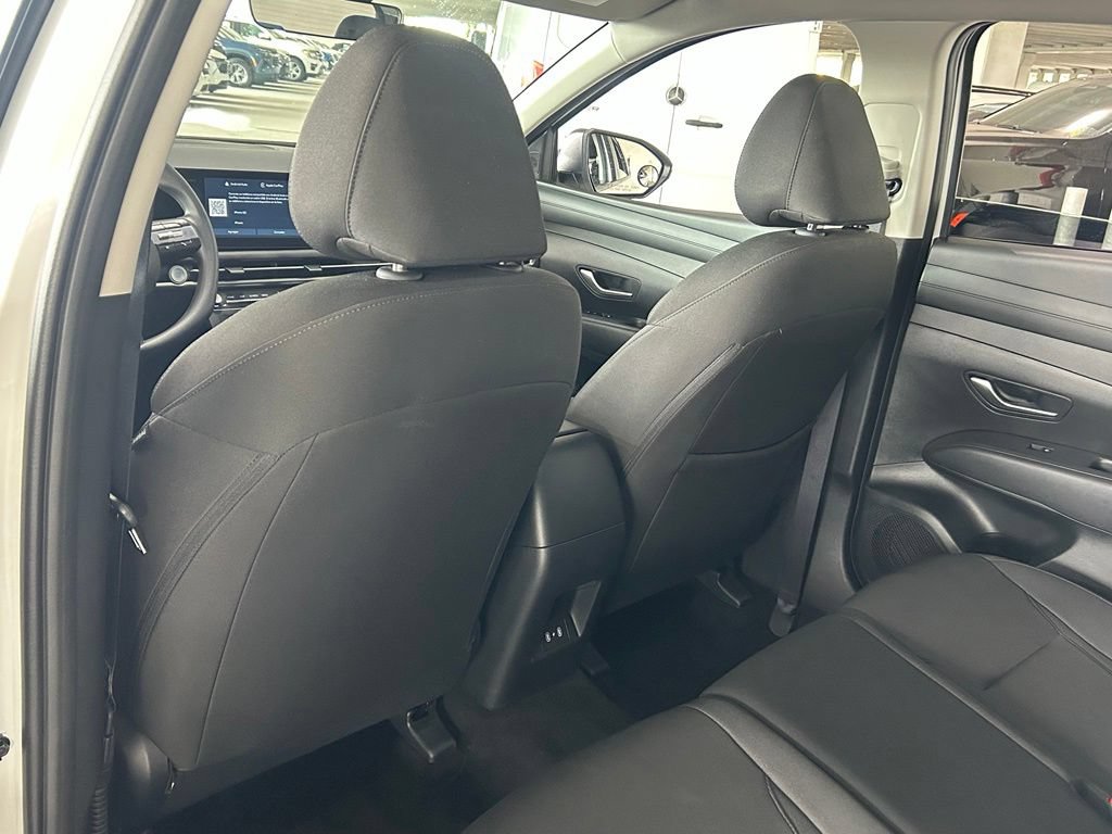 Used 2025 Hyundai Tucson SE FWD image 32