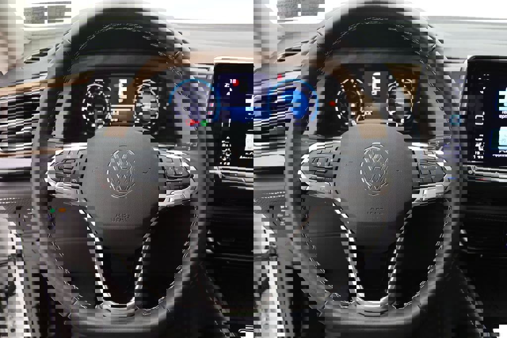 Used 2025 Volkswagen Atlas SE image 18