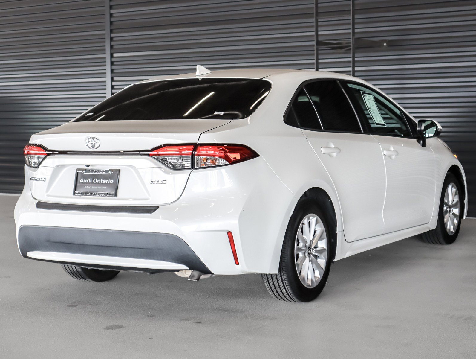 Used 2020 Toyota Corolla XLE w/ Carpet Mat Package (TMS) FWD image 17