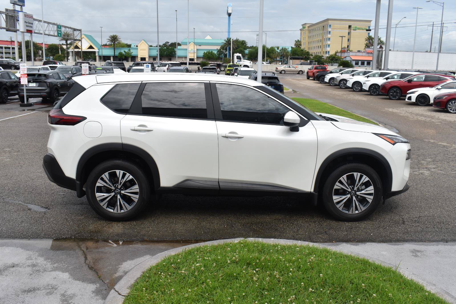 Used 2023 Nissan Rogue SV FWD image 14