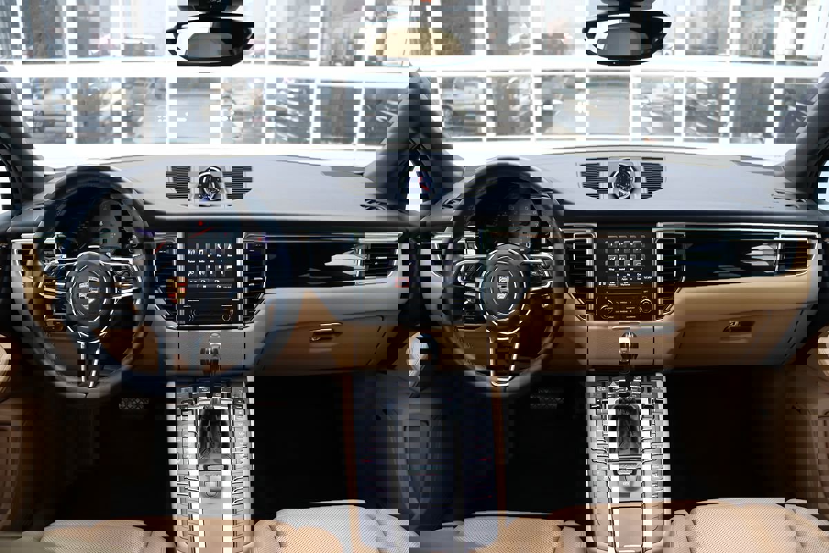 Used 2017 Porsche Macan S image 10