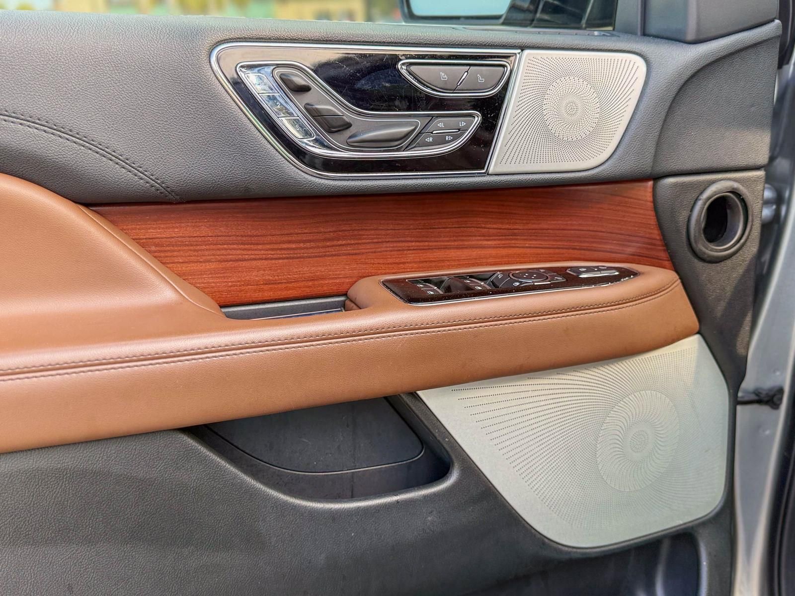 Used 2022 Lincoln Navigator Reserve image 21