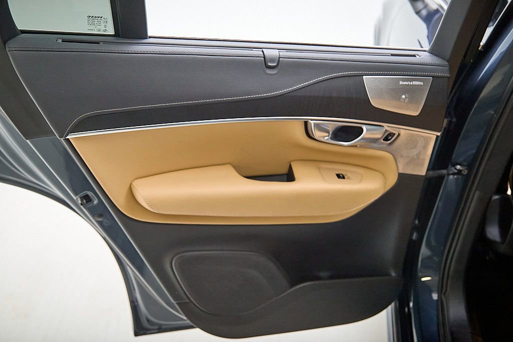 Certified 2024 Volvo XC90 B6 Ultimate w/ Lounge Package image 20