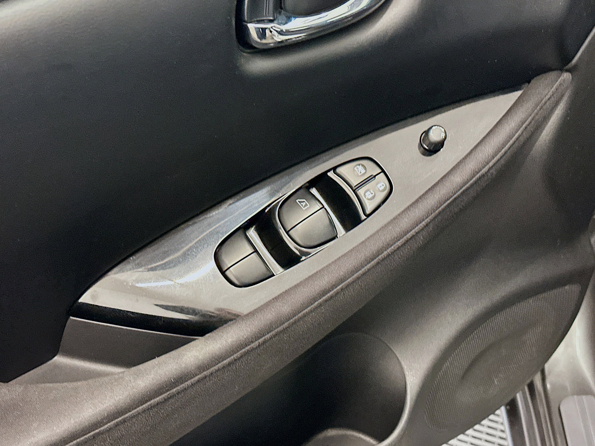 Used 2015 Nissan Leaf SV w/ LED & Quick Charge Package FWD image 15