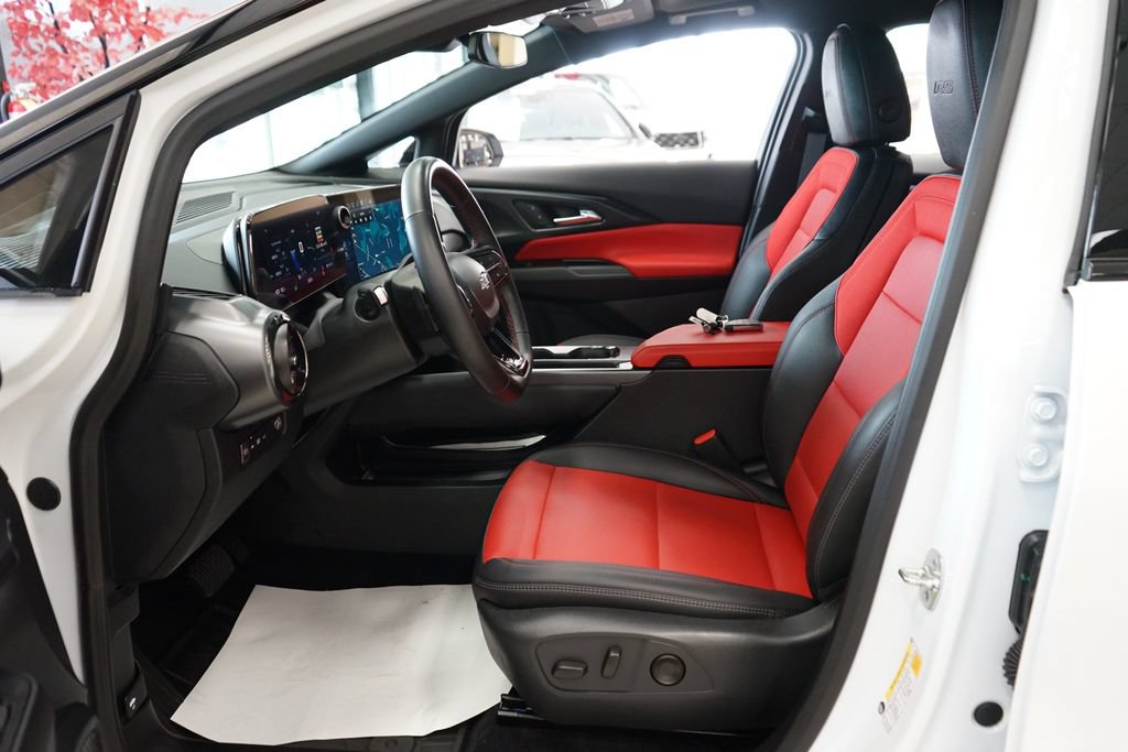 Used 2024 Chevrolet Equinox EV RS FWD image 32