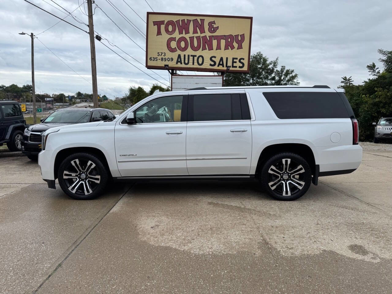Used 2019 GMC Yukon XL Denali image 4