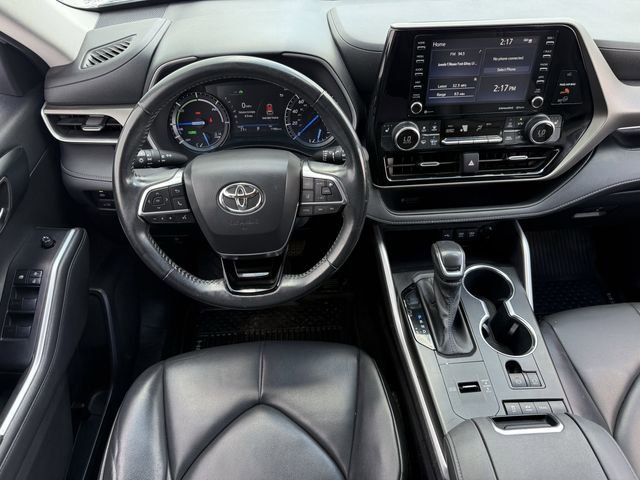 Used 2020 Toyota Highlander XLE AWD/4WD image 13