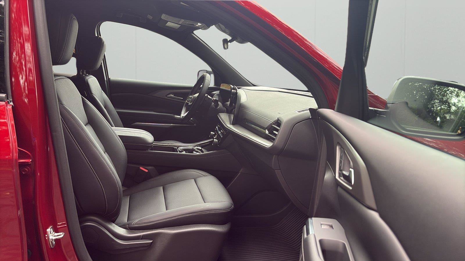 Used 2026 Chevrolet Traverse LT w/ LPO, Floor Liner Package FWD image 14