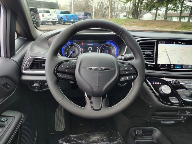 New 2026 Chrysler Pacifica Select FWD image 13