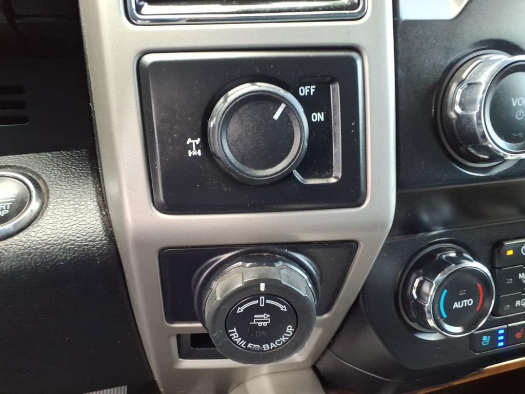 Used 2020 Ford F150 Lariat RWD image 27