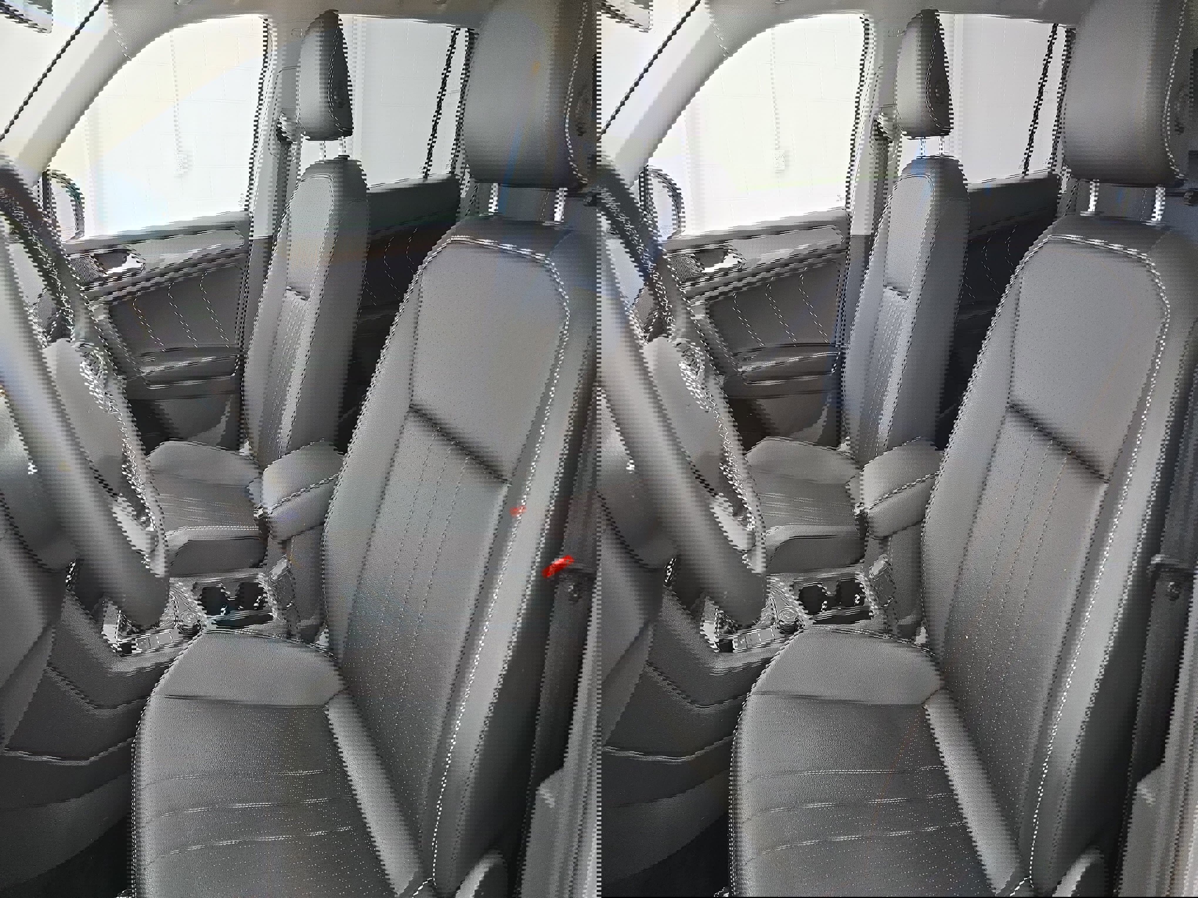 Certified 2022 Volkswagen Tiguan SE w/ Panoramic Sunroof Package image 15