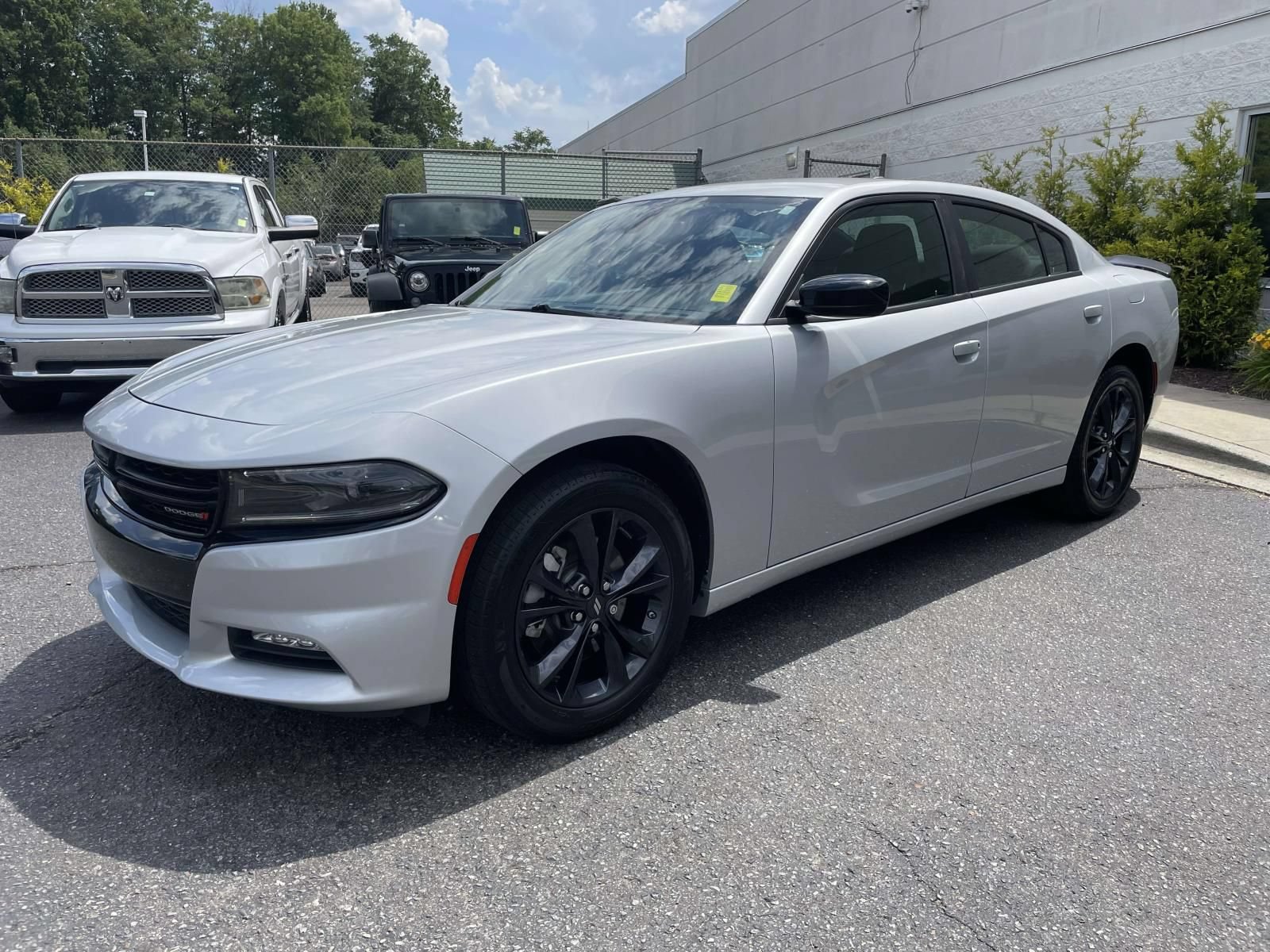 Used 2023 Dodge Charger SXT w/ Blacktop Package AWD/4WD image 3