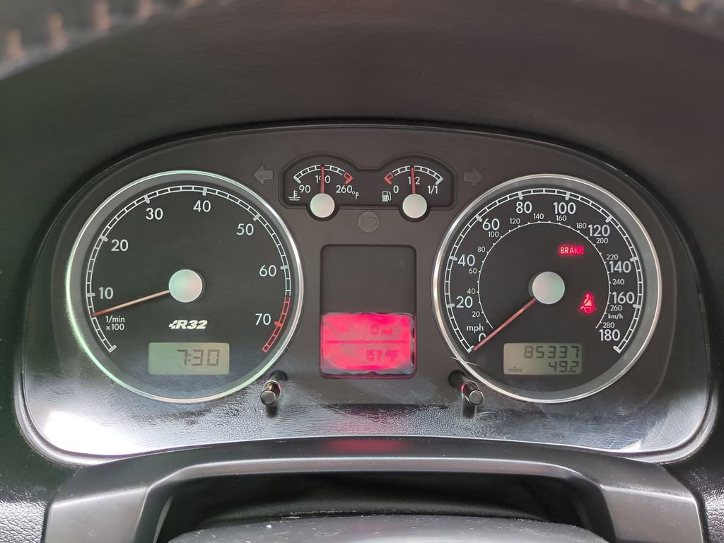 Used 2004 Volkswagen R32 image 23