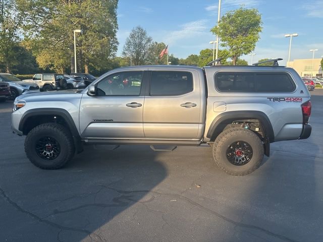 Used 2018 Toyota Tacoma TRD Off-Road image 2
