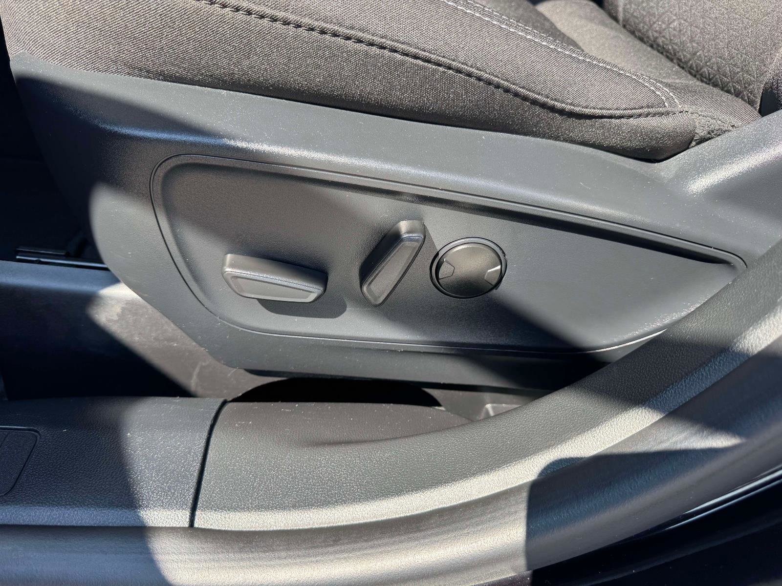 Used 2024 Ford Escape Active image 18