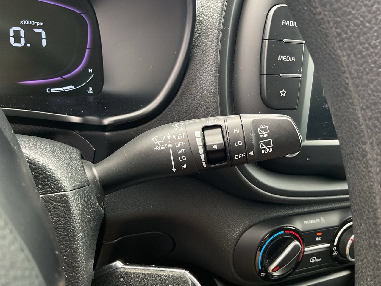 Used 2025 Kia Soul LX w/ LX Technology Package FWD image 29