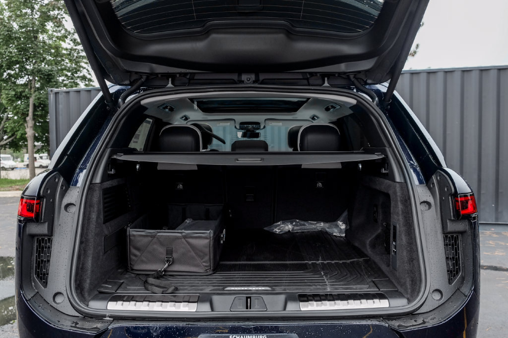 New 2026 Land Rover Range Rover Sport Dynamic SE AWD/4WD image 9
