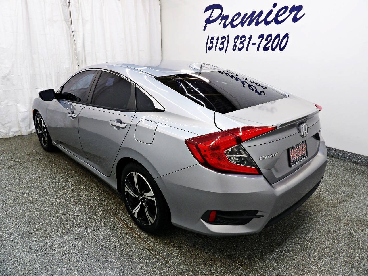 Used 2016 Honda Civic Touring image 4