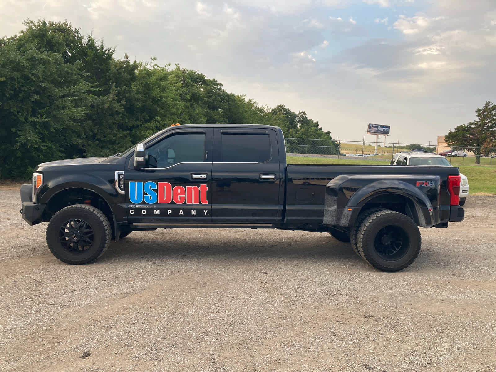 Used 2018 Ford F350 Platinum w/ Platinum Ultimate Package AWD/4WD image 2