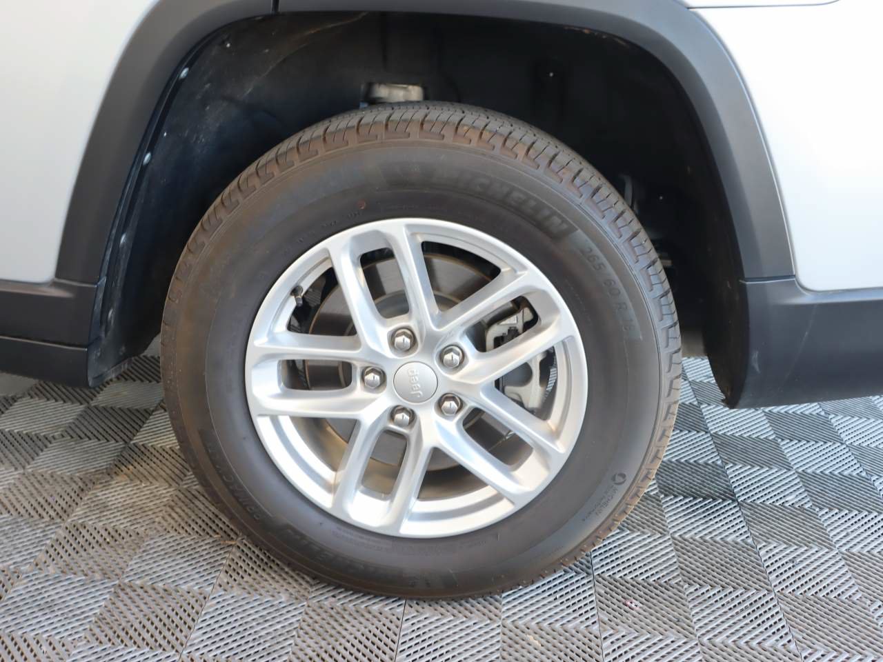 Used 2025 Jeep Grand Cherokee L Laredo w/ Trailer Tow Package AWD/4WD image 18