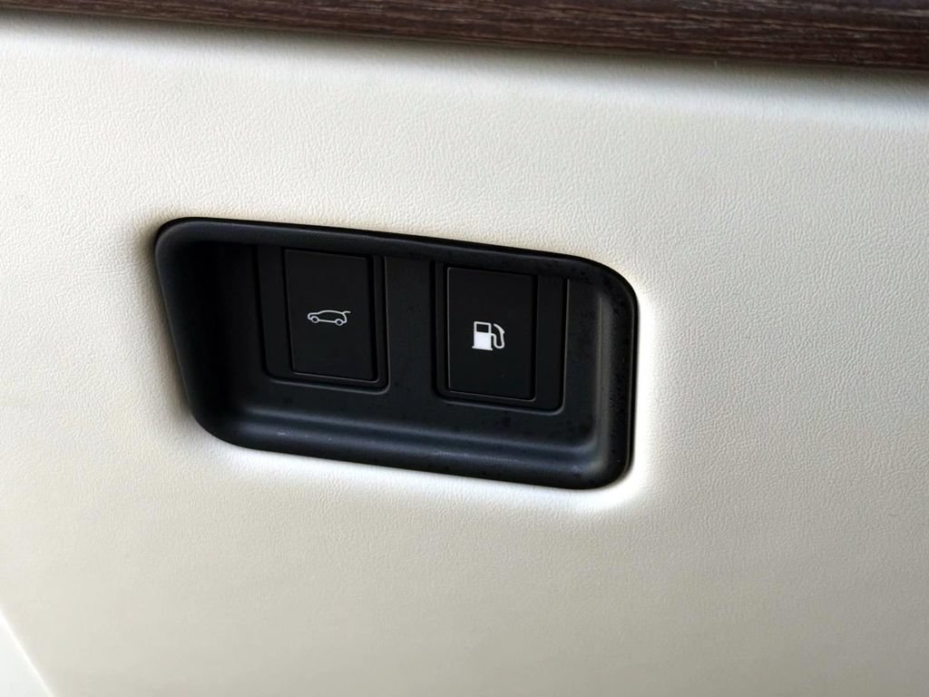 Used 2025 Land Rover Range Rover SE AWD/4WD image 30
