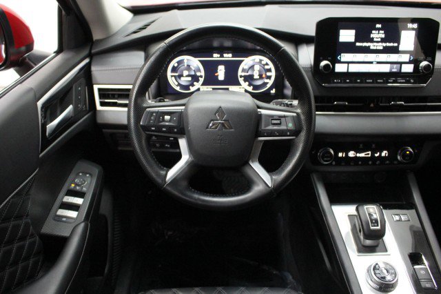 Used 2025 Mitsubishi Outlander SEL image 25