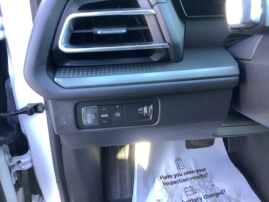 Used 2025 Chevrolet Traverse LT image 12