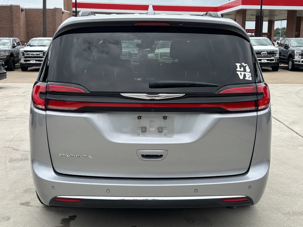 Used 2021 Chrysler Pacifica Touring w/ Cold Weather Group FWD image 4