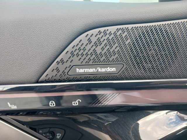 New 2024 BMW i5 eDrive40i w/ Convenience Package image 21