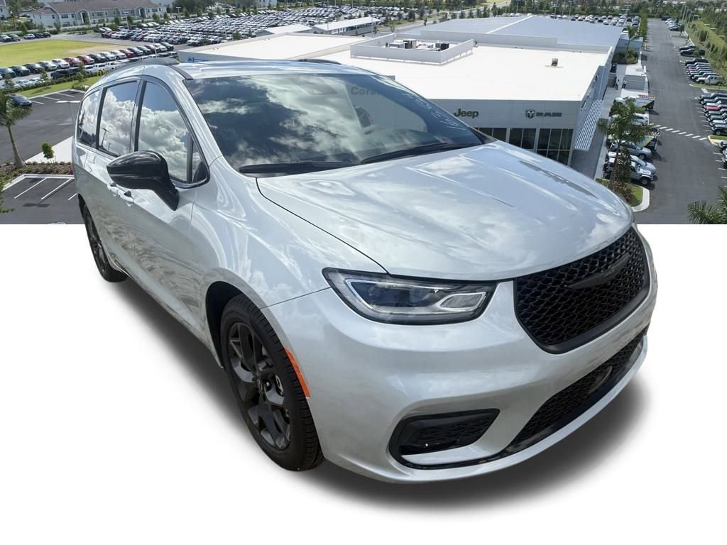 New 2026 Chrysler Pacifica Limited w/ S Appearance Package image 2