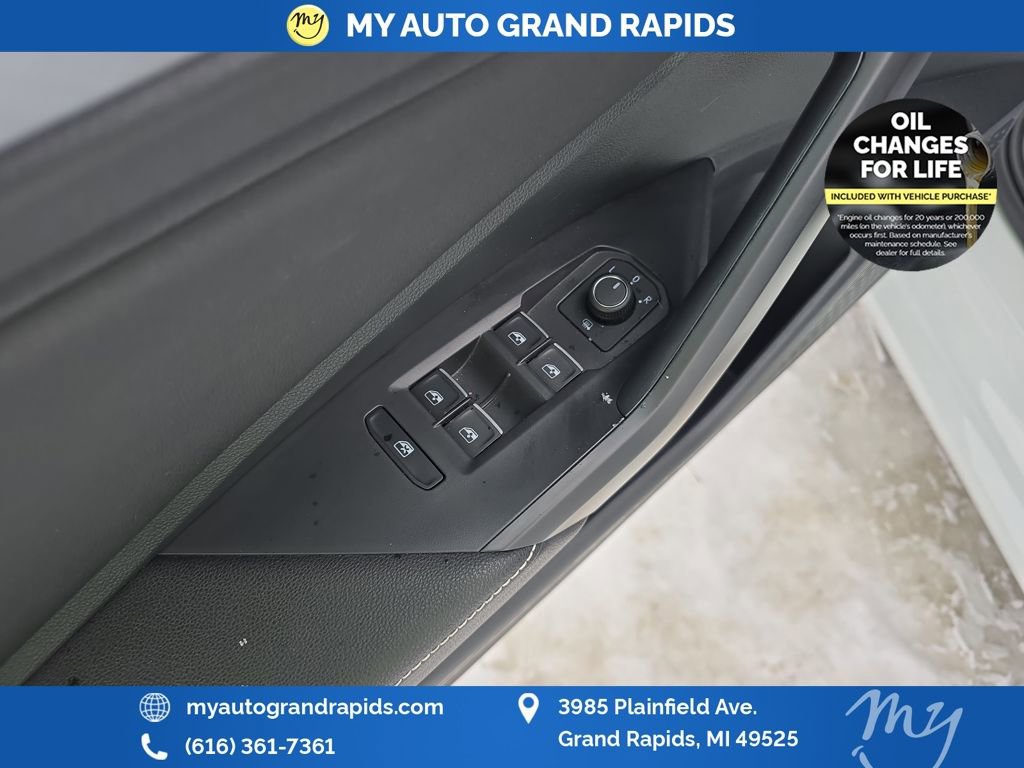 Used 2024 Volkswagen Jetta SE image 11