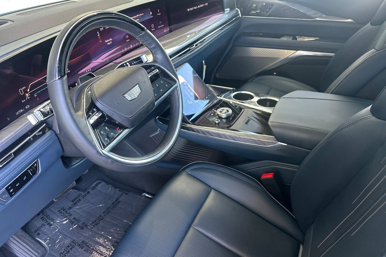 Used 2025 Cadillac Escalade IQ Luxury 2 w/ LPO, Premium Carpet Package AWD/4WD image 9