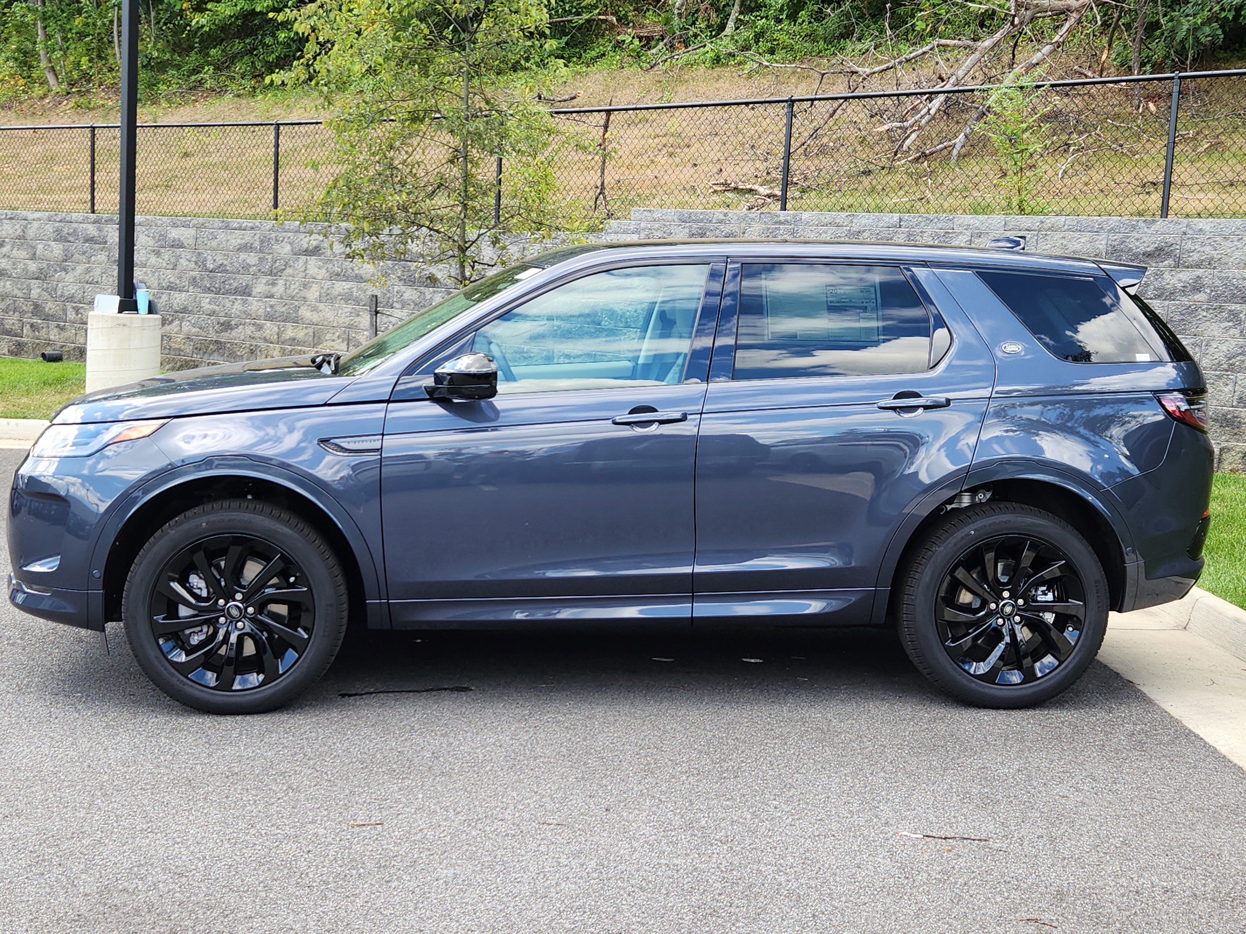Used 2025 Land Rover Discovery Sport S image 6