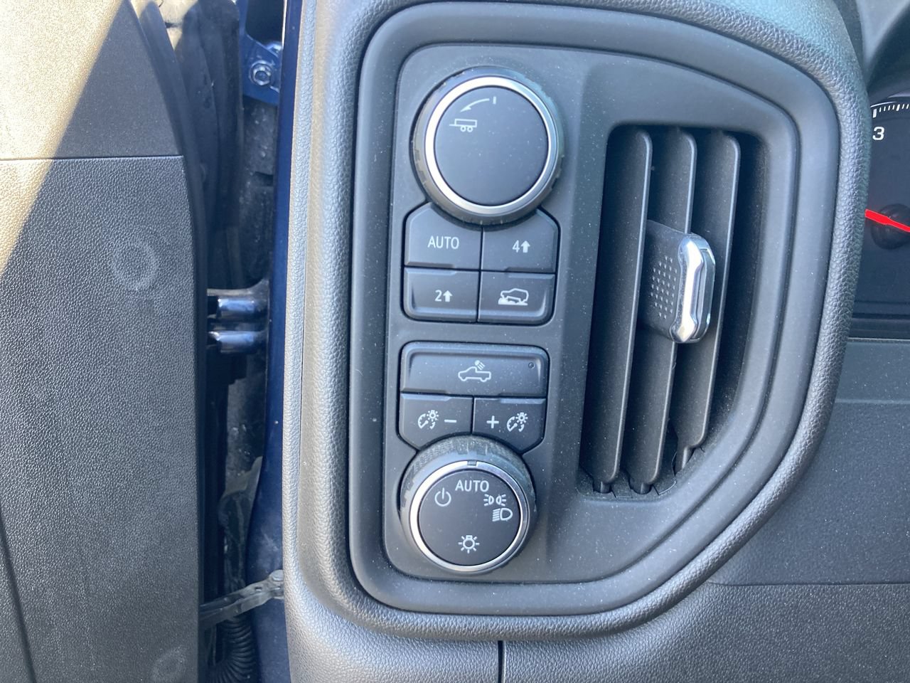 Used 2021 Chevrolet Silverado 1500 Custom AWD/4WD image 12