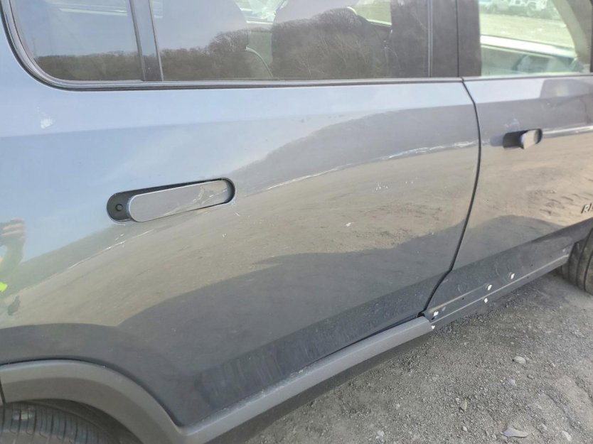 Used 2025 Rivian R1S Adventure image 9