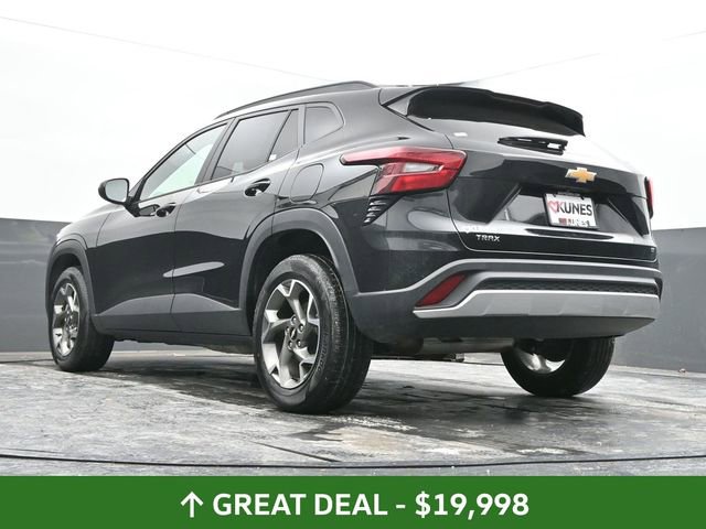 Used 2025 Chevrolet Trax LT image 48