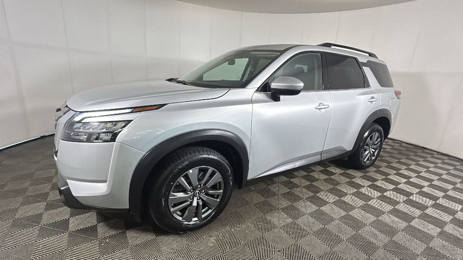 Used 2025 Nissan Pathfinder SV AWD/4WD image 7