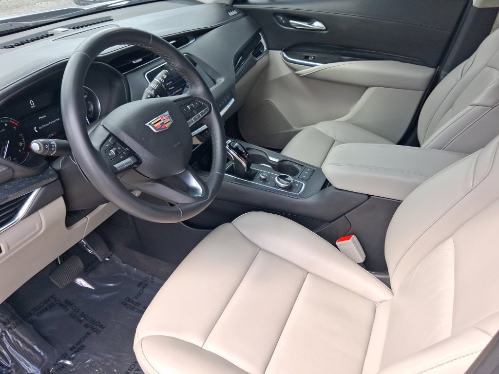 Used 2023 Cadillac XT4 Premium Luxury FWD image 12